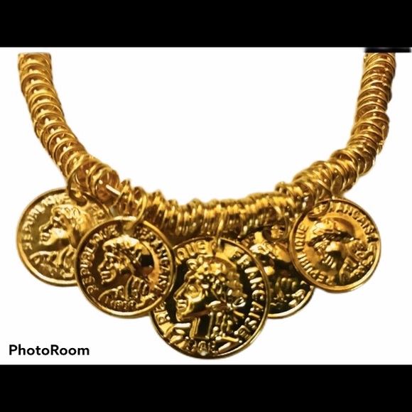 🔥Gold COIN HOOP Earrings🔥NWT🏷 - Picture 3 of 8